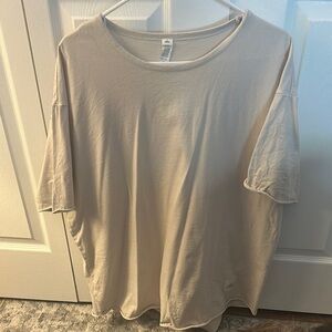 ALO Yoga Men's Cream T-Shirt